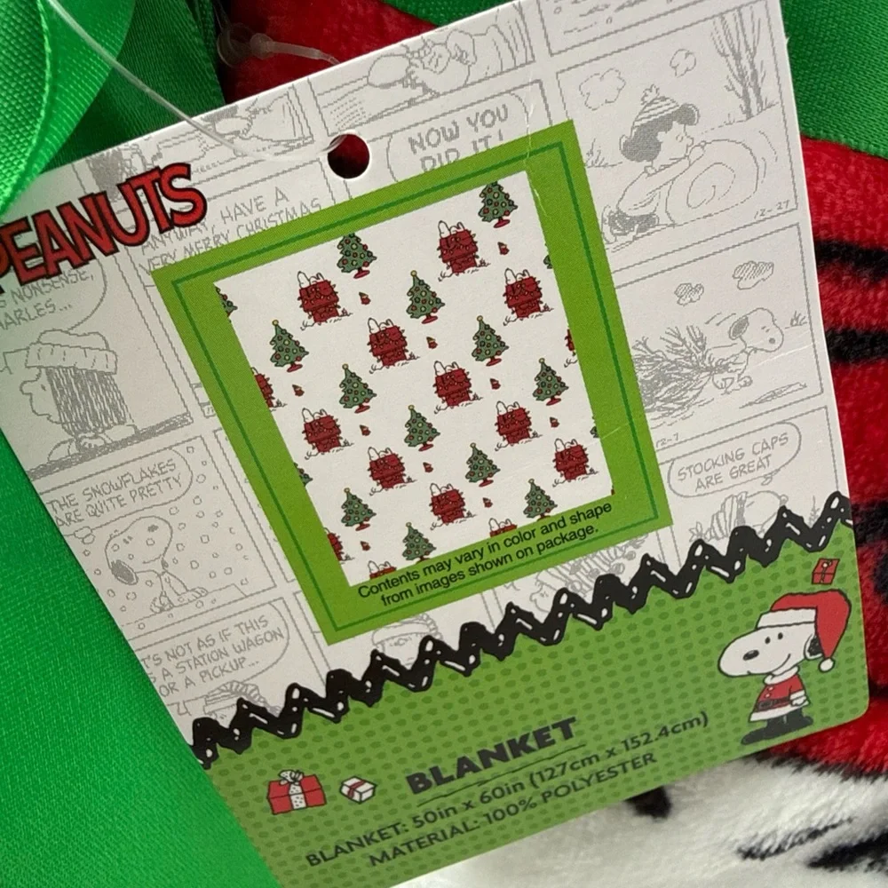 Peanuts White, Red & Green Holiday Throw Blanket